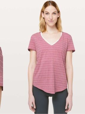 Lululemon • Love Tee V • Size 4